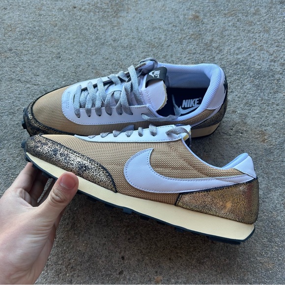 Women's Daybreak Golden Gals Shoes - Picture 2 of 9